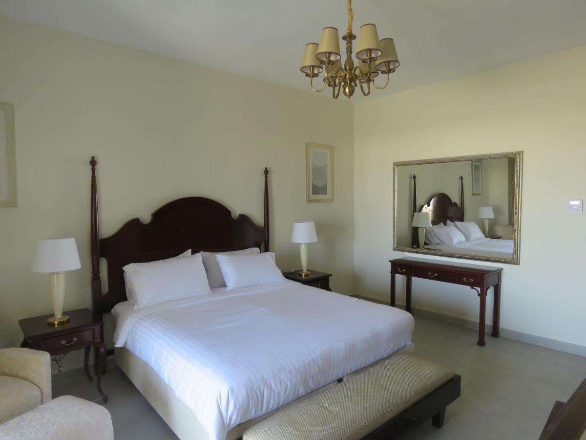Luxury Holiday Suites Ra’s al-Chaima Exterior foto